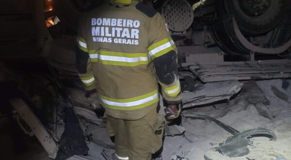 Acidente na BR-251: Tombamento de carreta com gesso resulta em fatalidade em Francisco Sá