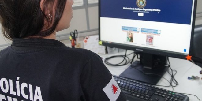 A chefe da DRPD, delegada Ingrid Estevam