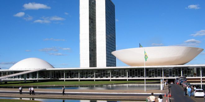 Boletim Legislativo: PEC da Reeleição, CPI do INSS e Licenciamento Ambiental no radar do Congresso