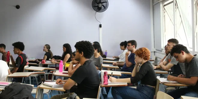 Prazo para cursinho popular se inscrever em programa do MEC termina nesta terça-feira (6)