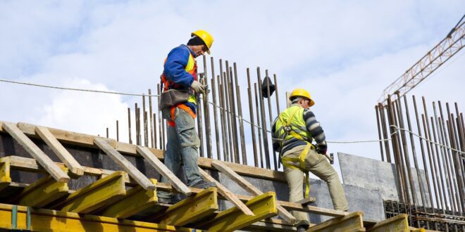 Como garantir economia em obras industriais sem comprometer a qualidade?