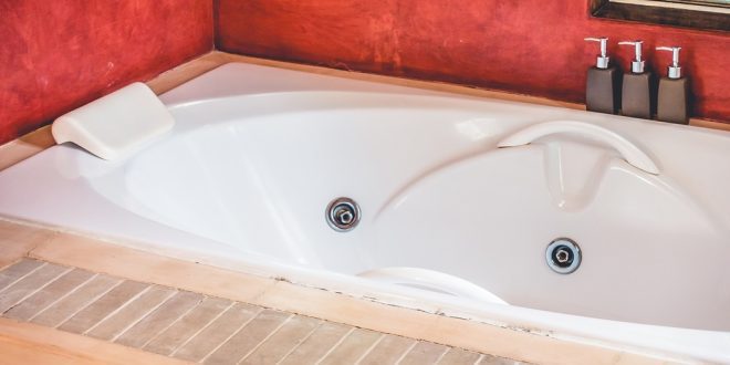 Banheira de hidromassagem em resorts: tendência 2025