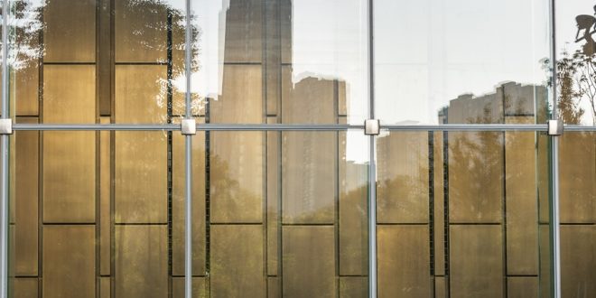 Muro de Vidro x Alvenaria: Qual a Melhor Escolha para Seu Projeto?