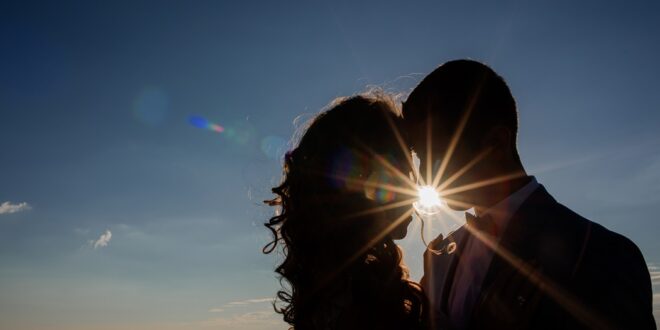 Intimidade Sob Medida: Conexões que Vão Além do Amor Romântico