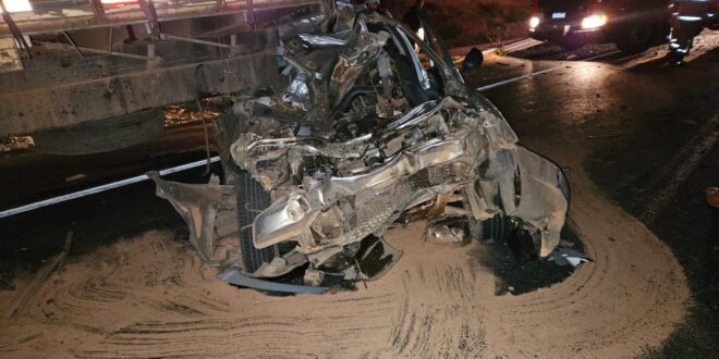 Motorista fica ferido após colisão entre carro e caminhão na MGC-135, em Montes Claros