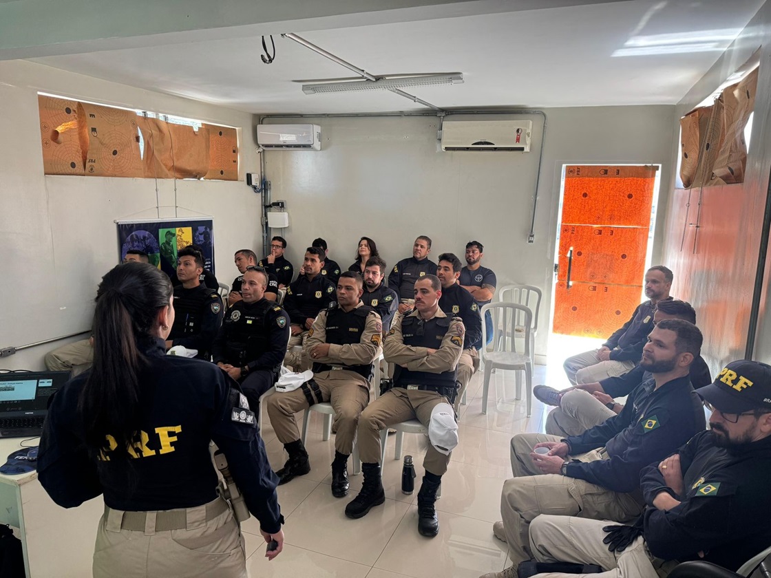 PRF treina policiais para combater fraudes em veículos no Norte de Minas