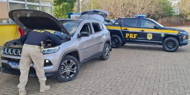 PRF de Montes Claros recupera veículo furtado em SP