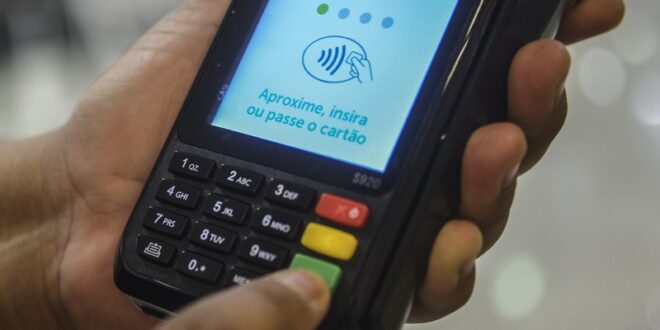 Dia dos Pais: ABBC alerta para golpes mais comuns e reforça cuidados com segurança digital