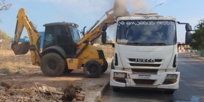 Limpando Canelas: Prefeitura realiza operação de limpeza na Avenida Manoel Caribé Filho