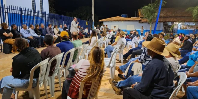 Aparecida do Mundo Novo terá salão de velórios construído pela Prefeitura Montes Claros — 09/09/2025, a Prefeitura de Montes Claros anunciou a construção de um salão de velórios no distrito de Aparecida do Mundo Novo, localizado na zona rural do município. A iniciativa atende a uma demanda antiga da comunidade e faz parte do conjunto de obras voltadas para melhoria da infraestrutura social nas áreas mais afastadas da cidade. Investimento em dignidade e acolhimento O novo espaço será destinado à realização de cerimônias fúnebres, oferecendo estrutura adequada e conforto para familiares e moradores da região. A obra representa um avanço na garantia de dignidade nos momentos de despedida, especialmente em localidades que ainda não contam com equipamentos públicos para esse fim. Distrito recebe atenção especial Aparecida do Mundo Novo tem sido contemplada com ações de infraestrutura e serviços públicos, como parte do plano de desenvolvimento rural da atual gestão. A construção do salão de velórios reforça o compromisso da Prefeitura com a valorização das comunidades rurais, promovendo acesso igualitário a equipamentos públicos essenciais. Comunidade comemora anúncio Moradores do distrito receberam a notícia com expectativa positiva, destacando que o novo espaço vai facilitar os rituais de despedida e evitar deslocamentos para outras localidades. A previsão é de que a obra seja iniciada nos próximos meses, após conclusão dos trâmites administrativos e licitatórios.