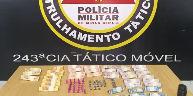 Jovem é preso com drogas e dinheiro em Montes Claros; PM encontra sacola com entorpecentes em terreno próximo