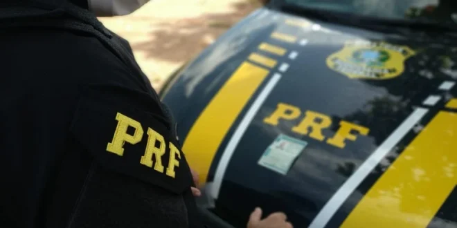 Durante fiscalização na BR-251 caminhoneiro é preso após tentar subornar PRF em Salinas no Norte de Minas
