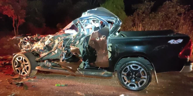 Norte de Minas - Colisão fatal entre caminhonete e caminhão deixa um morto na BR 365 em Claro dos Poções no Norte de Minas