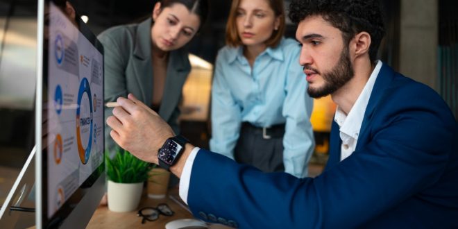 Cartão de crédito empresarial fortalece o capital de giro e a organização financeira