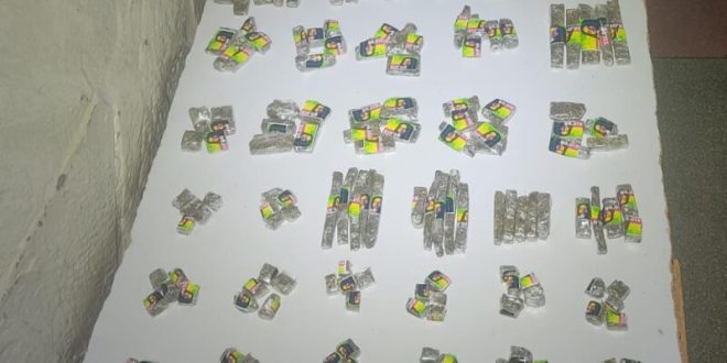 PM apreende adolescente com 220 tabletes de droga no bairro Santo Antônio II, em Montes Claros