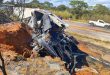 Carreta tomba, pega fogo e motorista é socorrido de helicóptero na BR‑251, em Grão Mogol