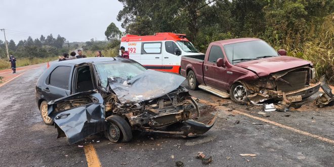 Colisão entre três veículos deixa quatro feridos na LMG-602 em Taiobeiras