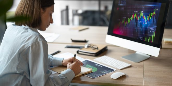 Aportes pequenos e recorrentes em ativos digitais se consolidam como estratégia entre investidores