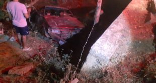 Carro cai de ponte em Montes Claros e homem é socorrido pelo SAMU