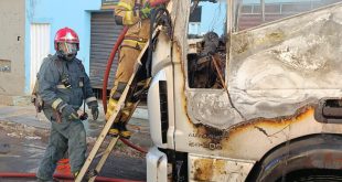 Incêndio em caminhão mobiliza Bombeiros na Avenida Corrêa Machado, em Montes Claros — 23 de junho de 2026