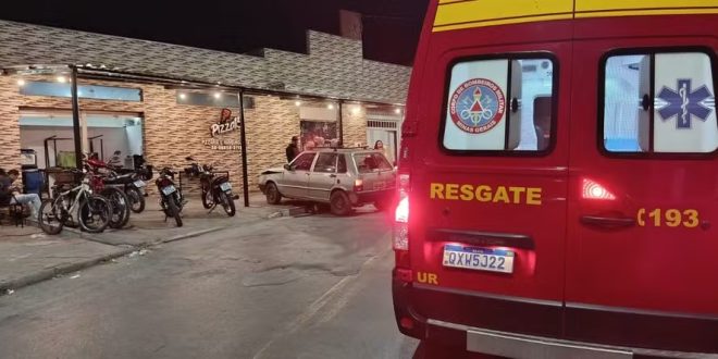 Carro invade pizzaria e deixa um morto e cinco feridos em Montes Claros