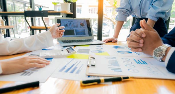 Estratégias para Competir com Grandes Portais Usando Autoridade Temática